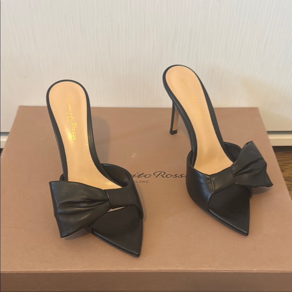 Gianvito Rossi Black Leather Bow Heels